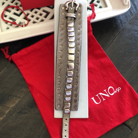 Uno de 50 cream cowhide leather with silver rivets unisex cuff. - Picture 8 of 14